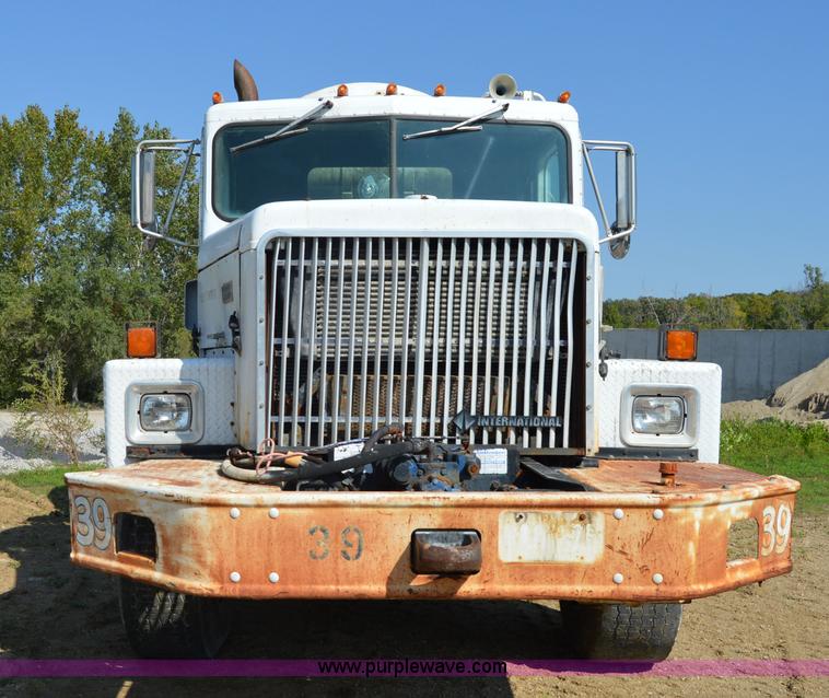 image for item I6483 1994 International 1840 mixer truck