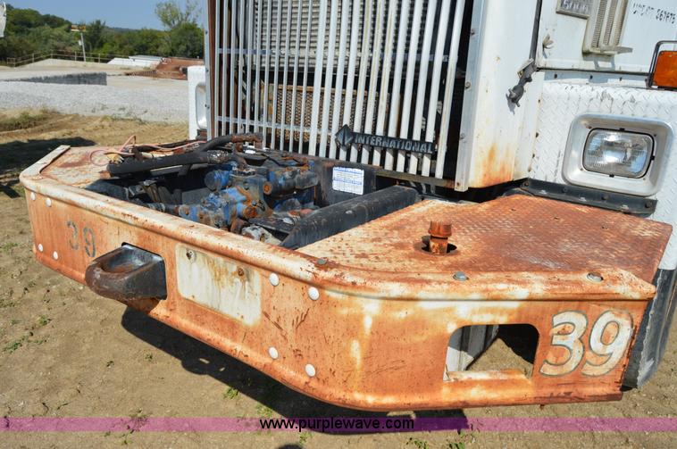 image for item I6483 1994 International 1840 mixer truck