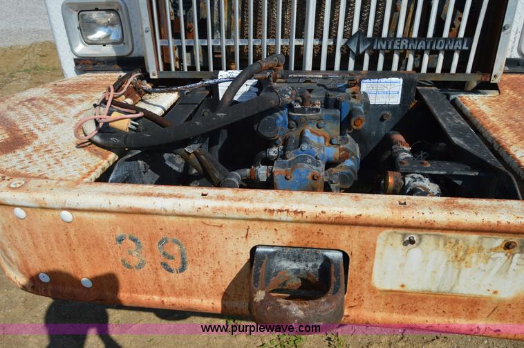 image for item I6483 1994 International 1840 mixer truck