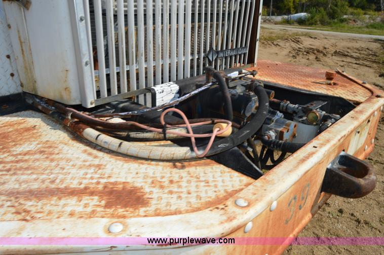 image for item I6483 1994 International 1840 mixer truck