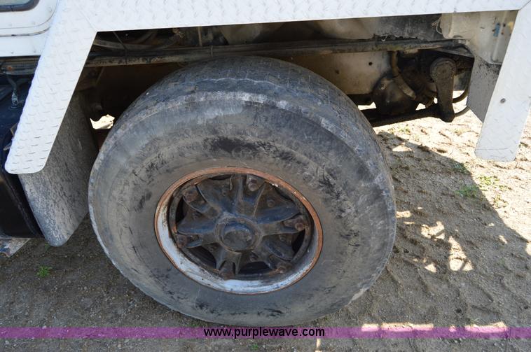 image for item I6483 1994 International 1840 mixer truck