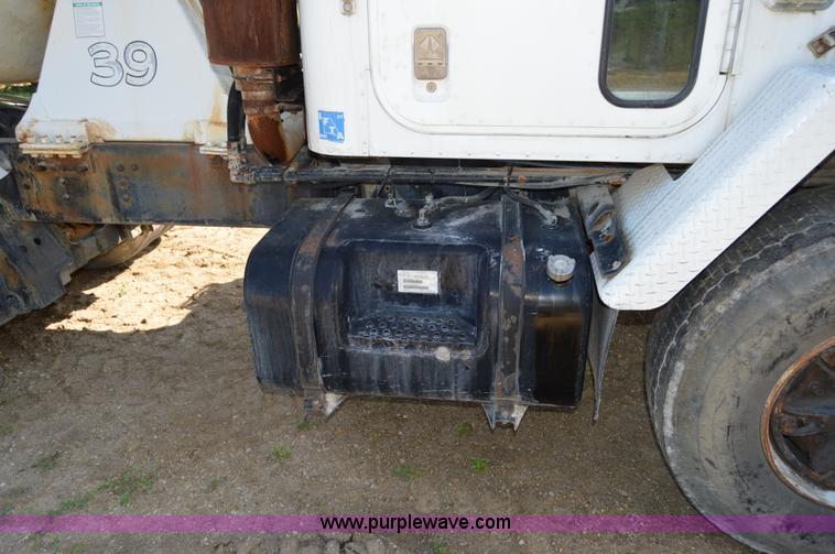 image for item I6483 1994 International 1840 mixer truck