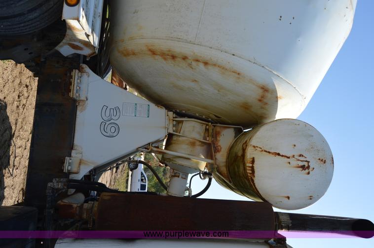 image for item I6483 1994 International 1840 mixer truck