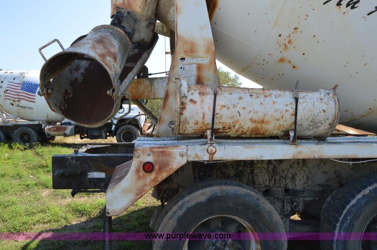 image for item I6483 1994 International 1840 mixer truck