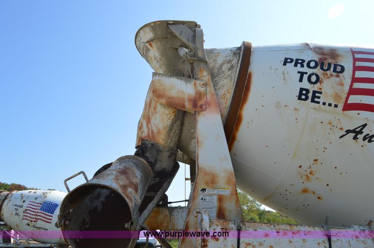 image for item I6483 1994 International 1840 mixer truck