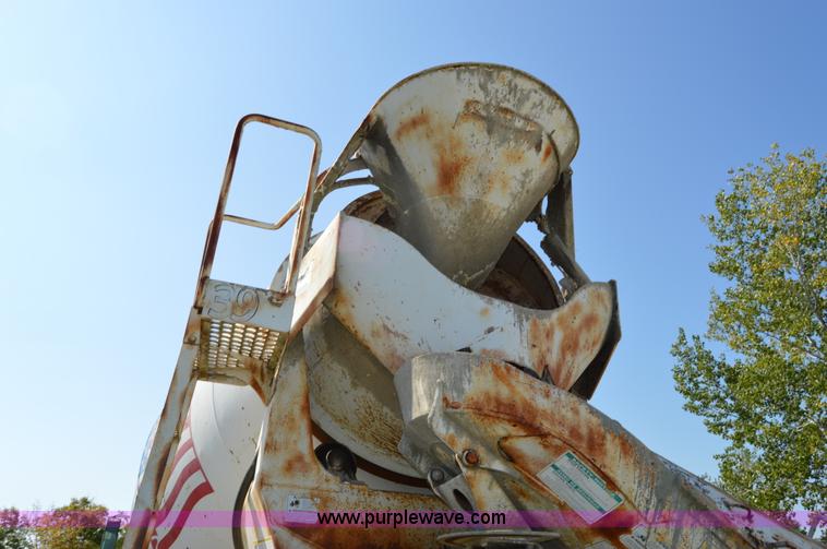 image for item I6483 1994 International 1840 mixer truck