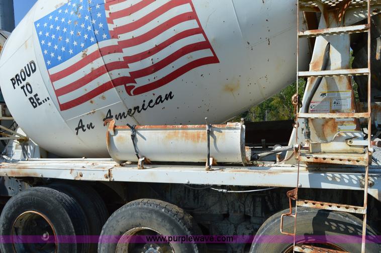 image for item I6483 1994 International 1840 mixer truck