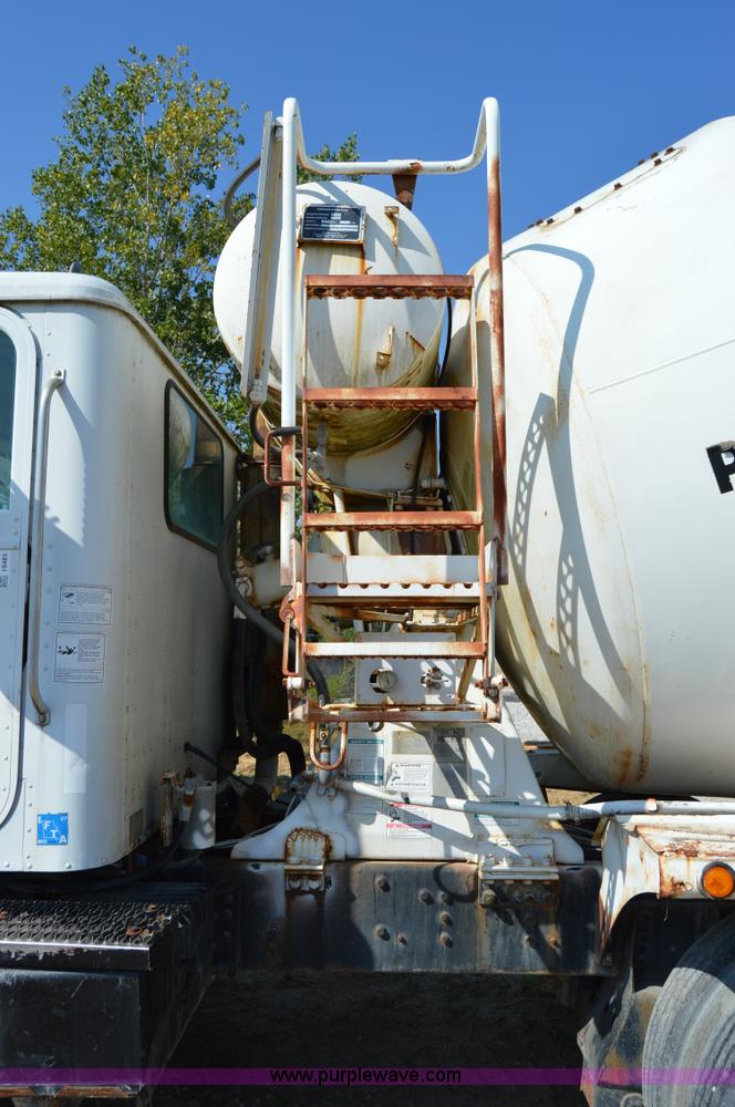 image for item I6483 1994 International 1840 mixer truck