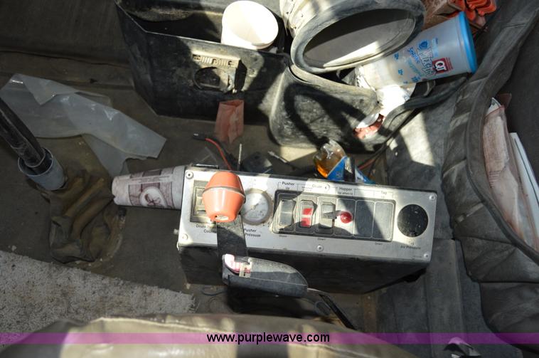 image for item I6483 1994 International 1840 mixer truck