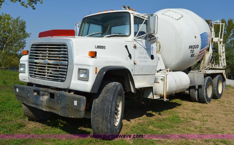 image for item I6484 1994 Ford LT9000 mixer truck