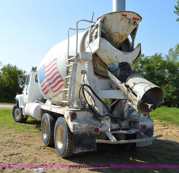 image for item I6484 1994 Ford LT9000 mixer truck