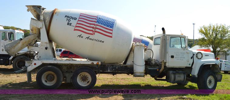 image for item I6484 1994 Ford LT9000 mixer truck