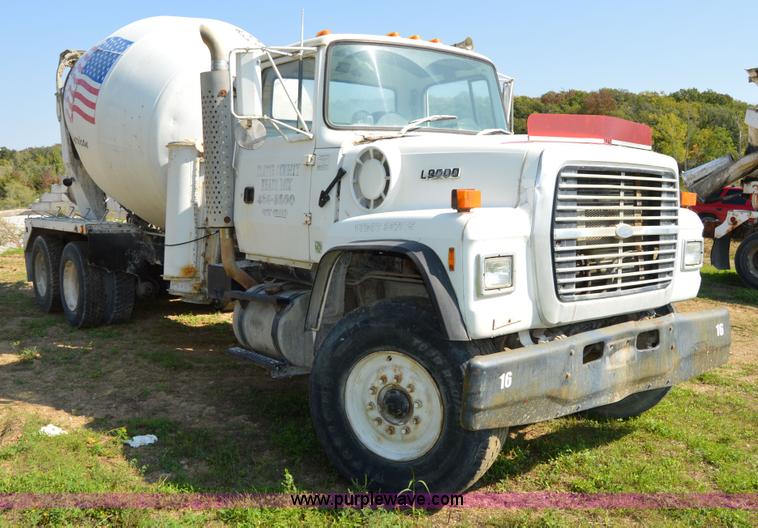 image for item I6484 1994 Ford LT9000 mixer truck