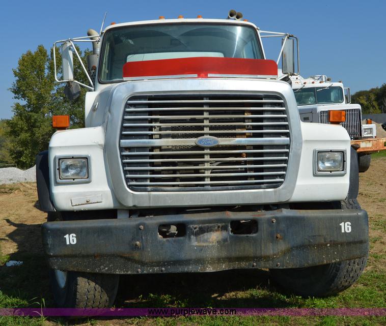 image for item I6484 1994 Ford LT9000 mixer truck