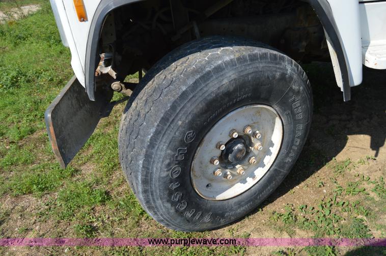 image for item I6484 1994 Ford LT9000 mixer truck