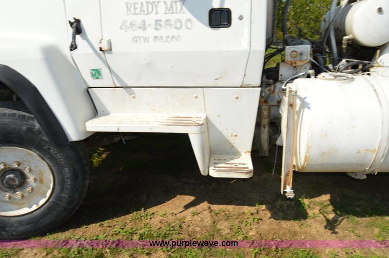 image for item I6484 1994 Ford LT9000 mixer truck
