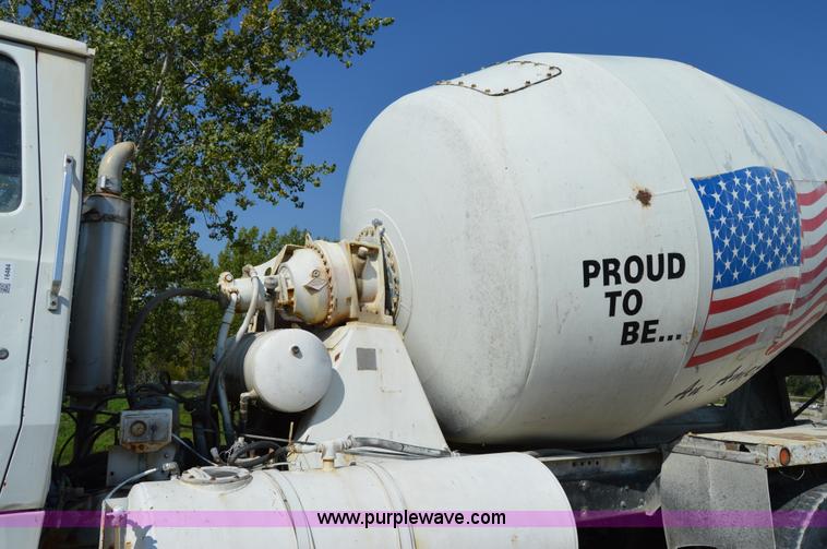 image for item I6484 1994 Ford LT9000 mixer truck