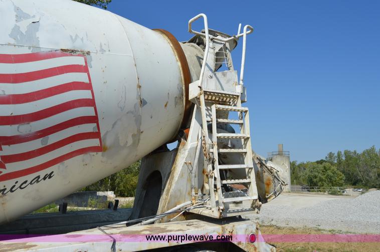 image for item I6484 1994 Ford LT9000 mixer truck