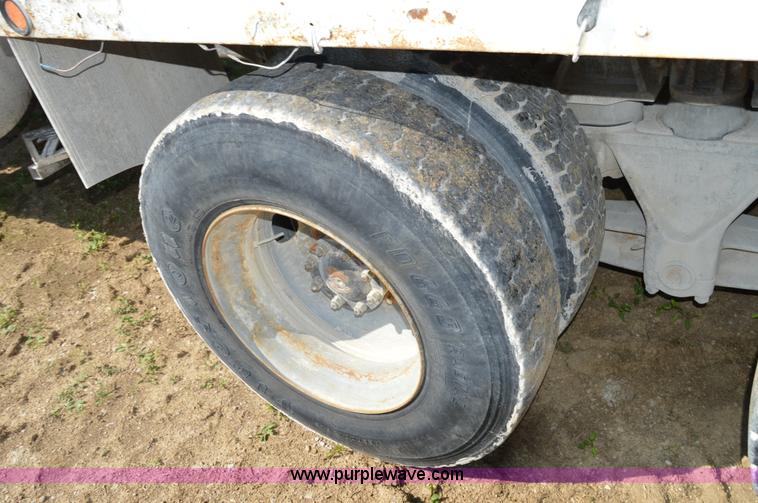 image for item I6484 1994 Ford LT9000 mixer truck