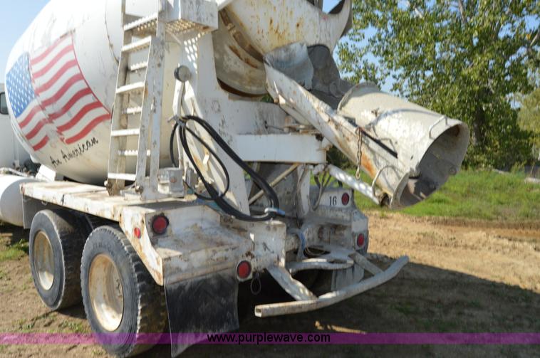 image for item I6484 1994 Ford LT9000 mixer truck