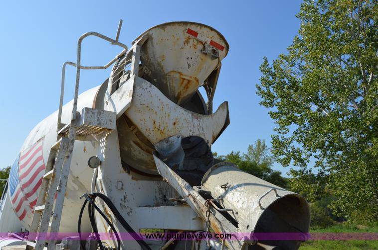 image for item I6484 1994 Ford LT9000 mixer truck