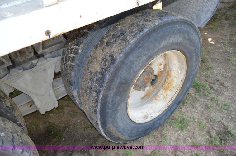 image for item I6484 1994 Ford LT9000 mixer truck