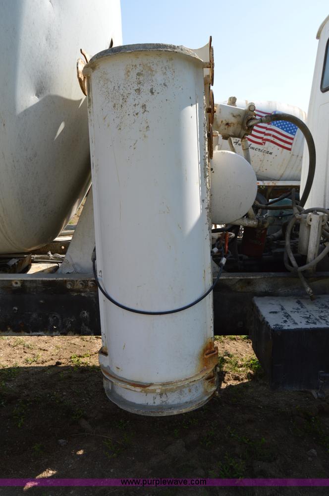 image for item I6484 1994 Ford LT9000 mixer truck