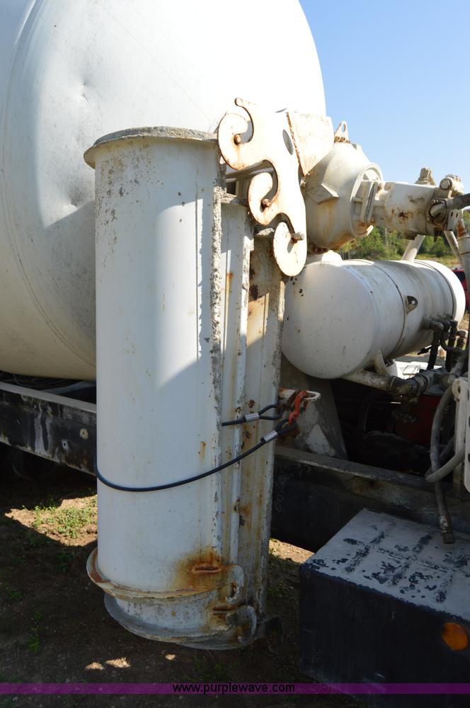 image for item I6484 1994 Ford LT9000 mixer truck