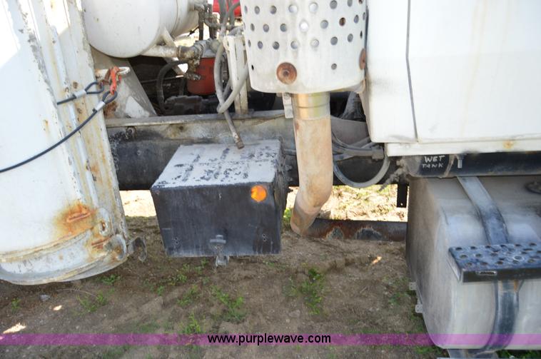 image for item I6484 1994 Ford LT9000 mixer truck