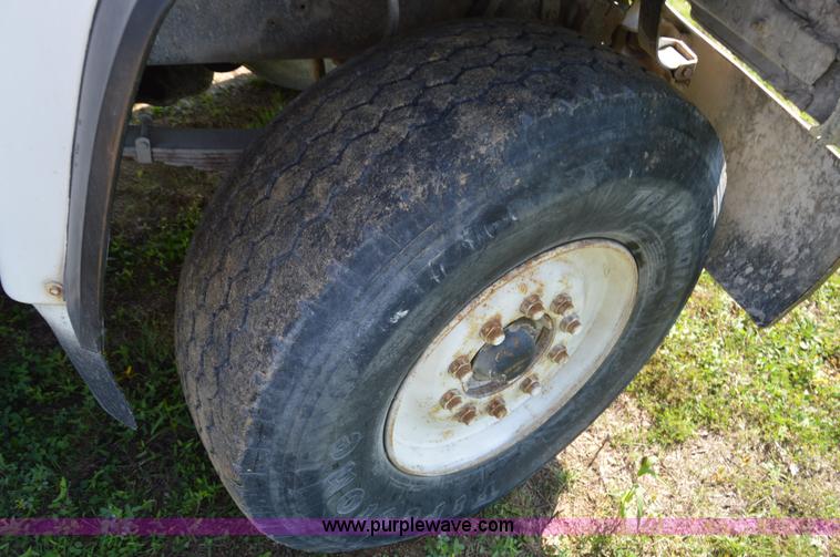 image for item I6484 1994 Ford LT9000 mixer truck