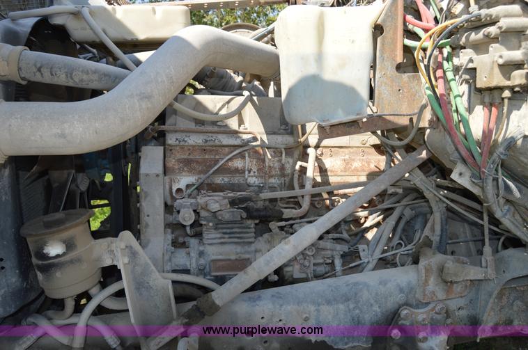 image for item I6484 1994 Ford LT9000 mixer truck