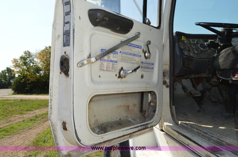 image for item I6484 1994 Ford LT9000 mixer truck