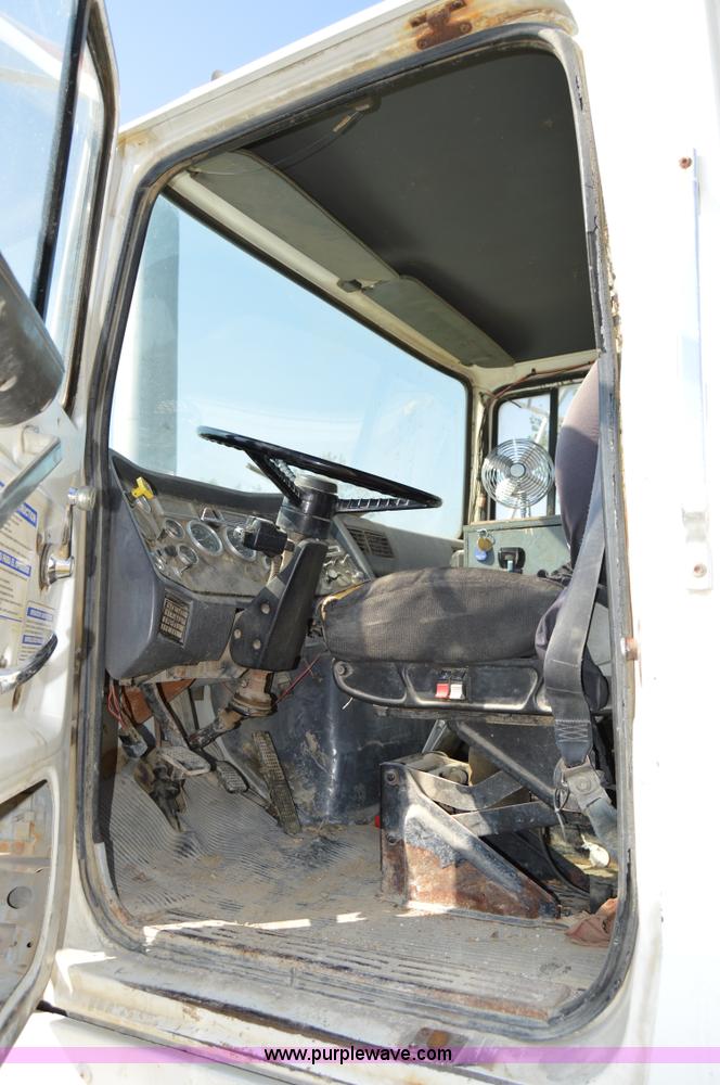 image for item I6484 1994 Ford LT9000 mixer truck