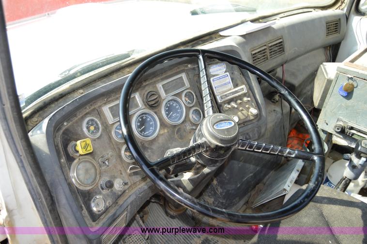 image for item I6484 1994 Ford LT9000 mixer truck