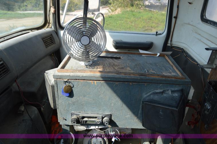 image for item I6484 1994 Ford LT9000 mixer truck