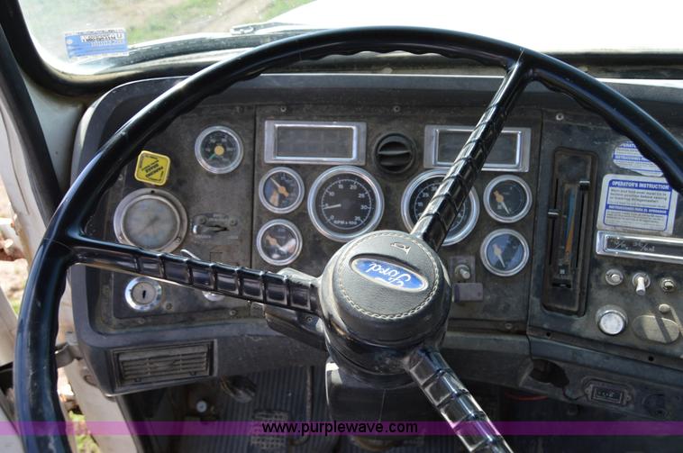 image for item I6484 1994 Ford LT9000 mixer truck