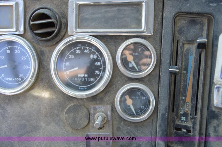 image for item I6484 1994 Ford LT9000 mixer truck