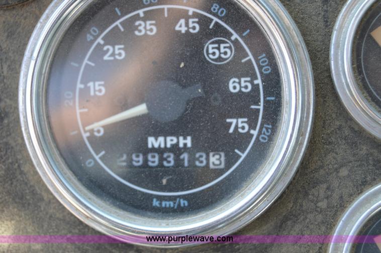 image for item I6484 1994 Ford LT9000 mixer truck