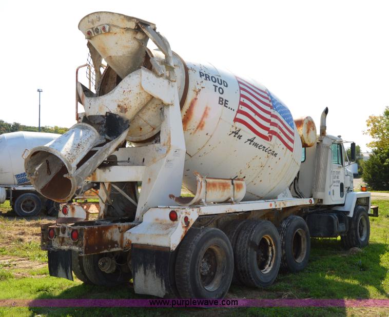 image for item I6485 1994 International 1840 mixer truck