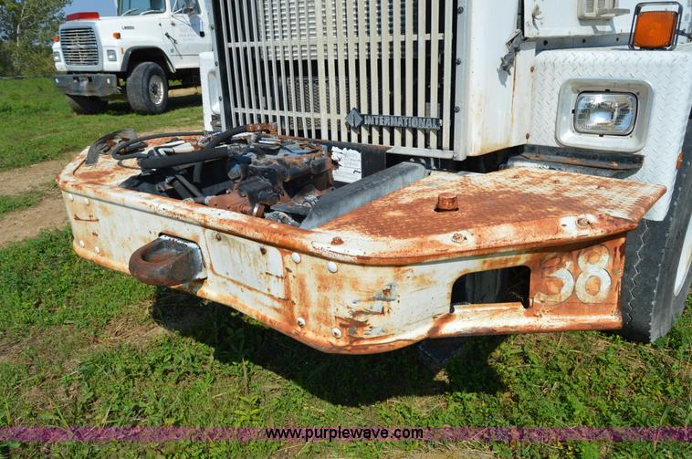 image for item I6485 1994 International 1840 mixer truck