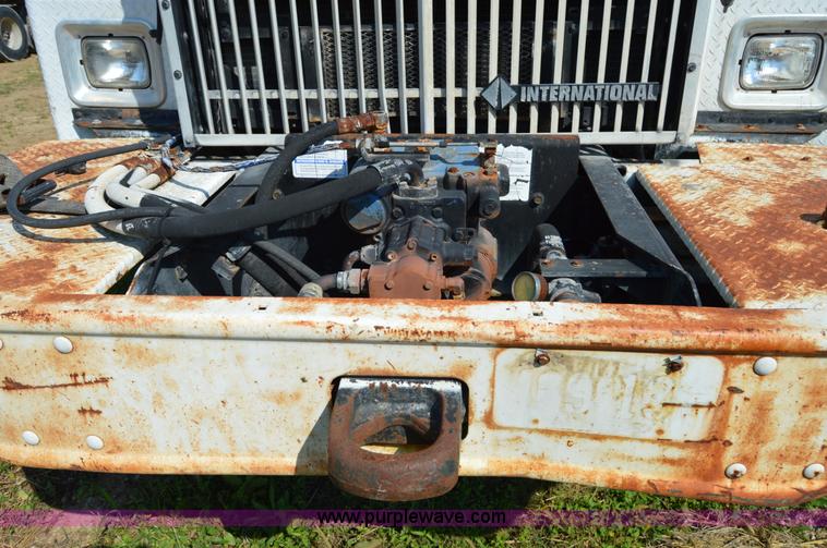 image for item I6485 1994 International 1840 mixer truck