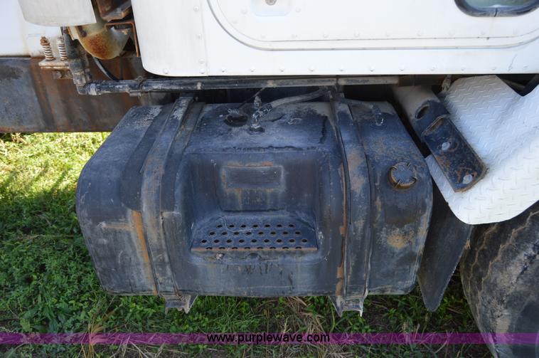 image for item I6485 1994 International 1840 mixer truck