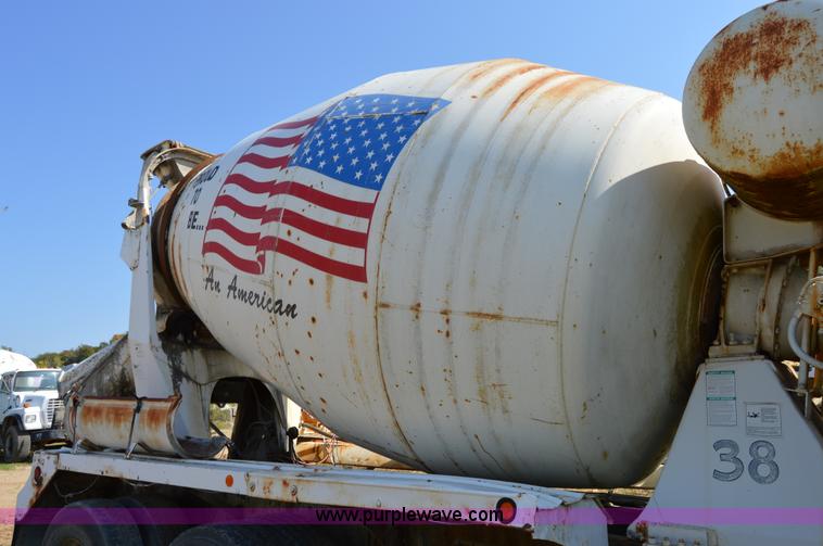 image for item I6485 1994 International 1840 mixer truck