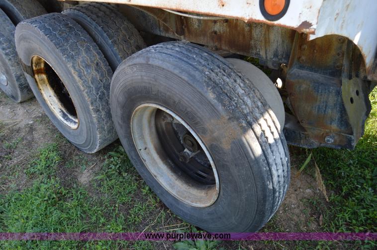 image for item I6485 1994 International 1840 mixer truck