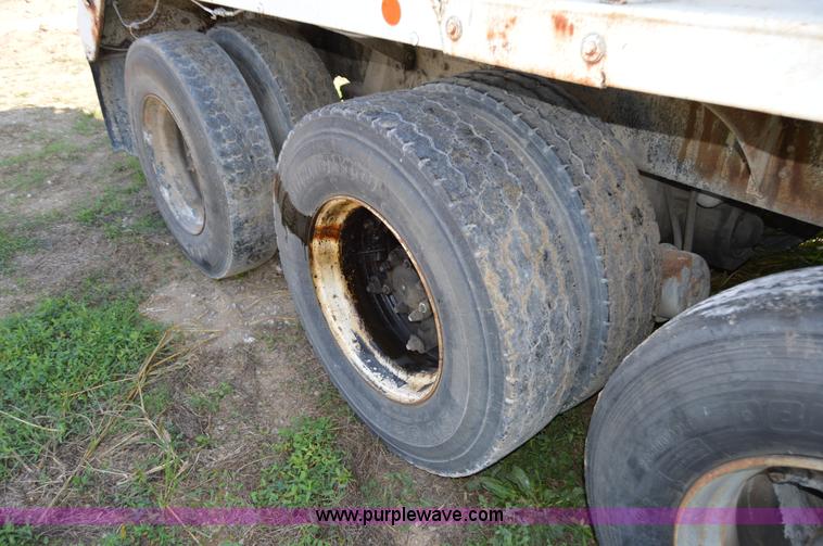 image for item I6485 1994 International 1840 mixer truck