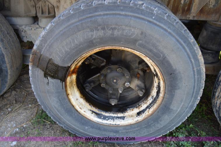 image for item I6485 1994 International 1840 mixer truck