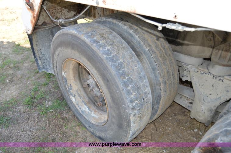 image for item I6485 1994 International 1840 mixer truck