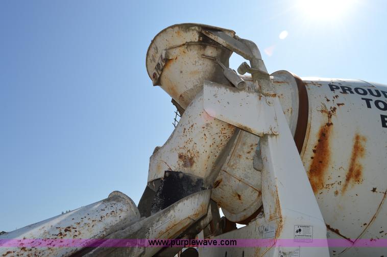 image for item I6485 1994 International 1840 mixer truck