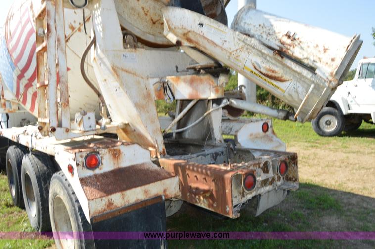 image for item I6485 1994 International 1840 mixer truck