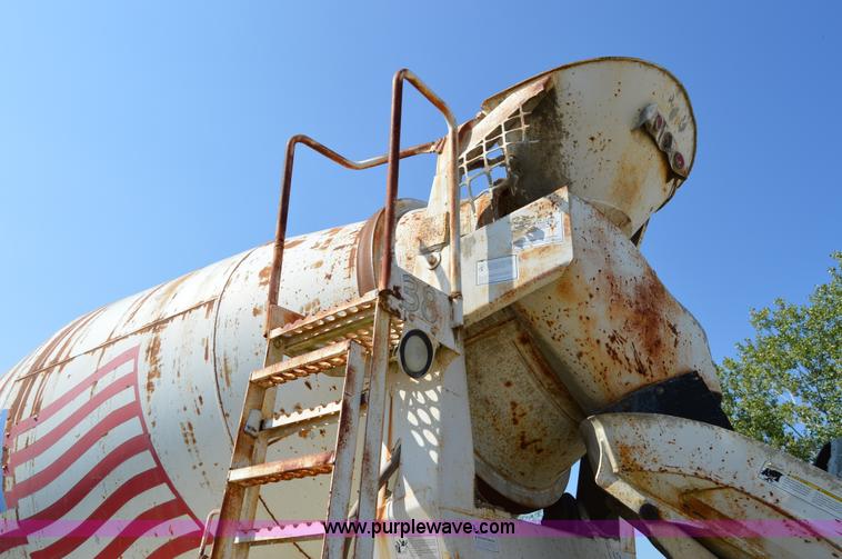 image for item I6485 1994 International 1840 mixer truck